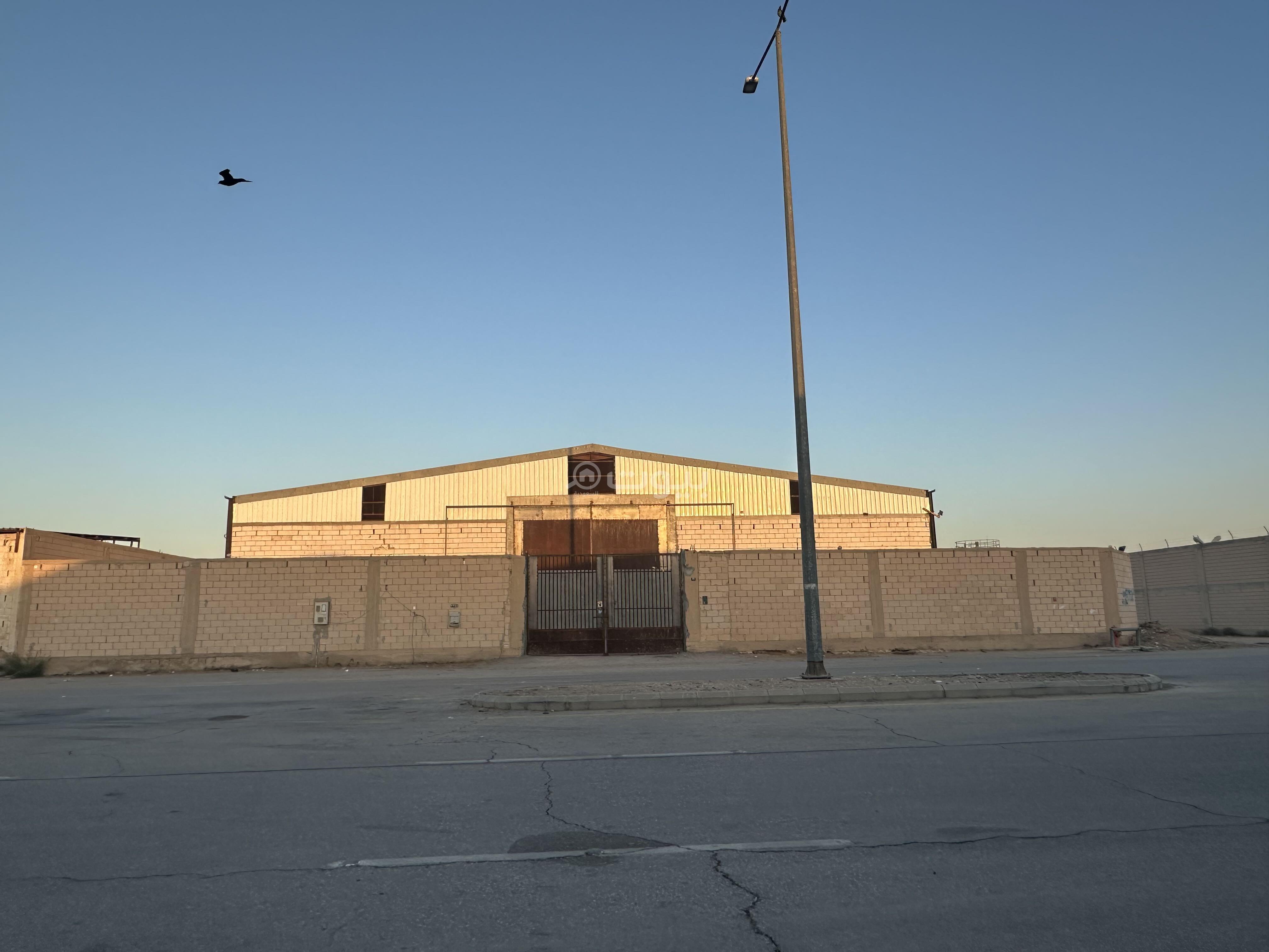 مستودع 2800 م² في المروة