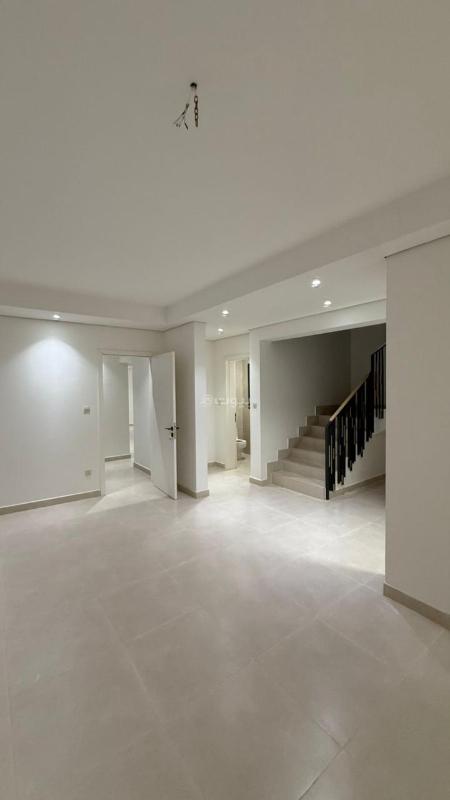 فيلا 5 غرف في مطار الملك خالد الدولي