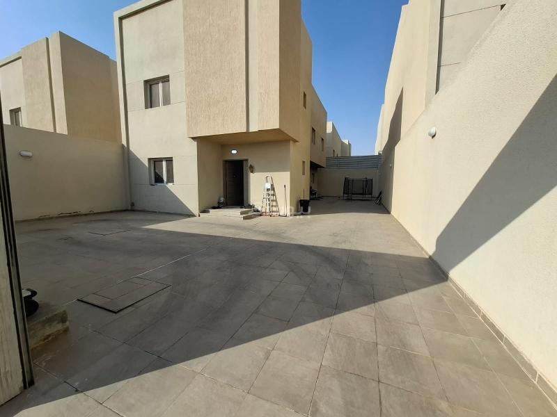 فيلا 4 غرف في الجنادرية