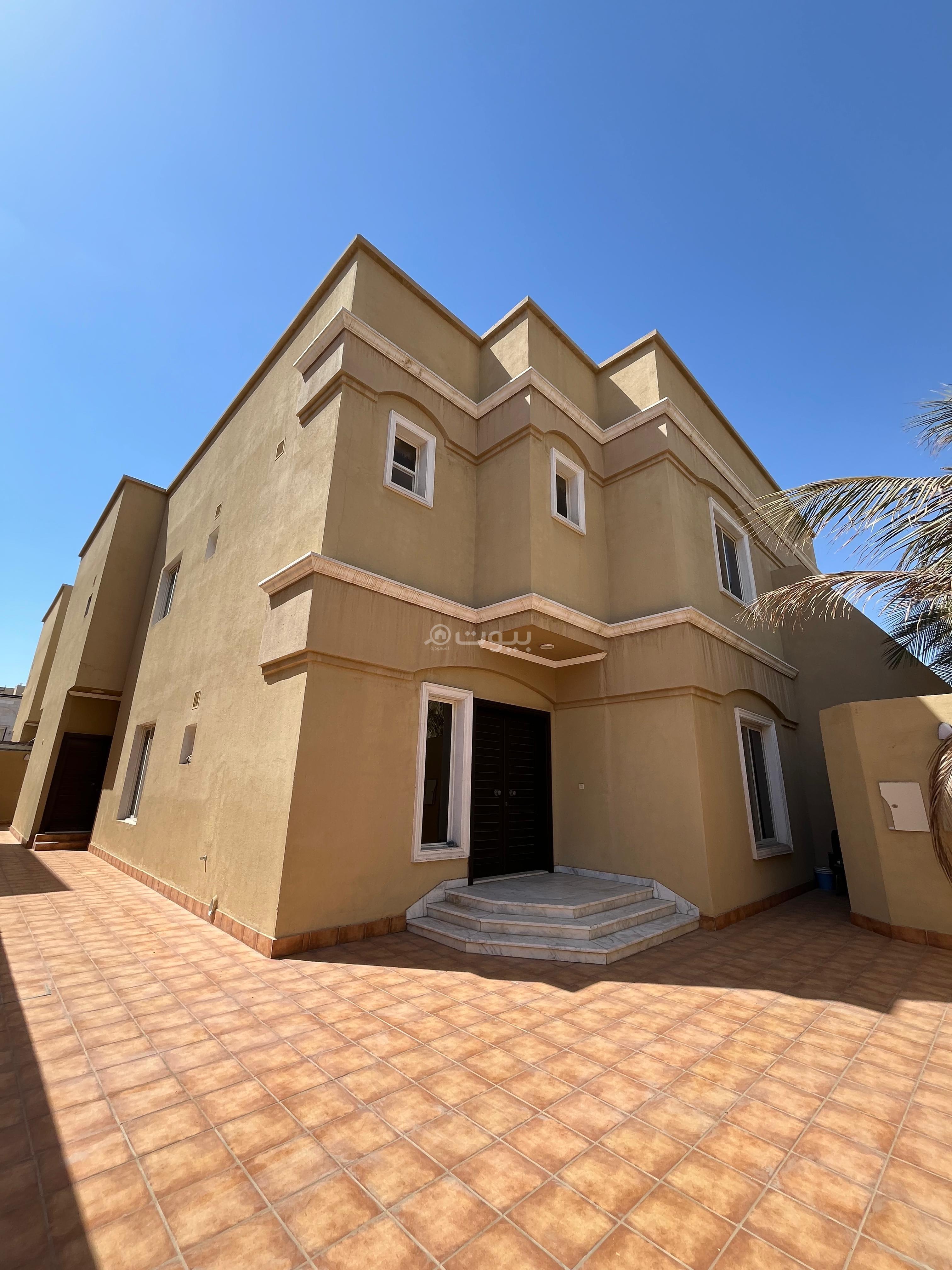 8 bedroom villa in Az Zomorod