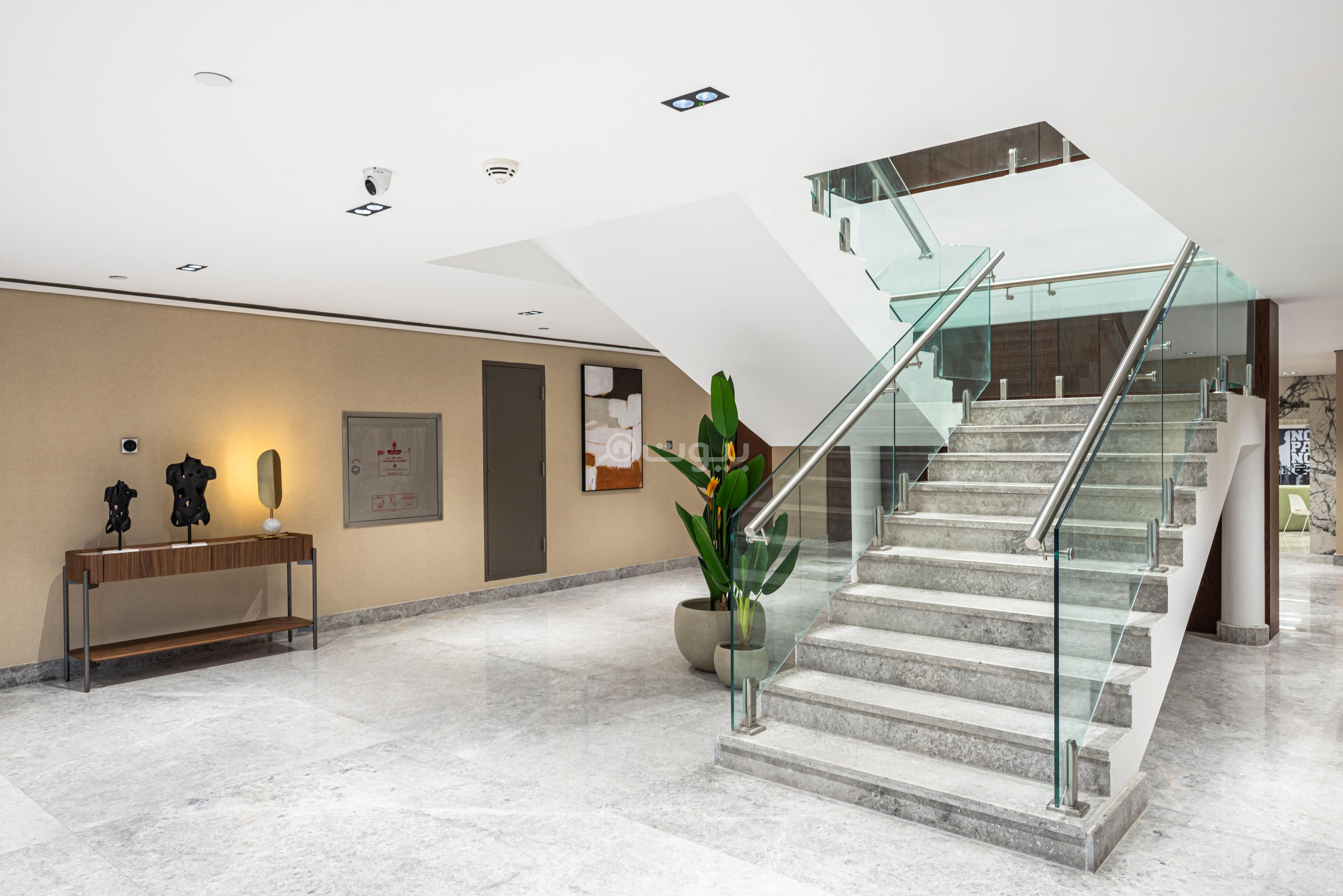 مكتب 2800 م² في العليا