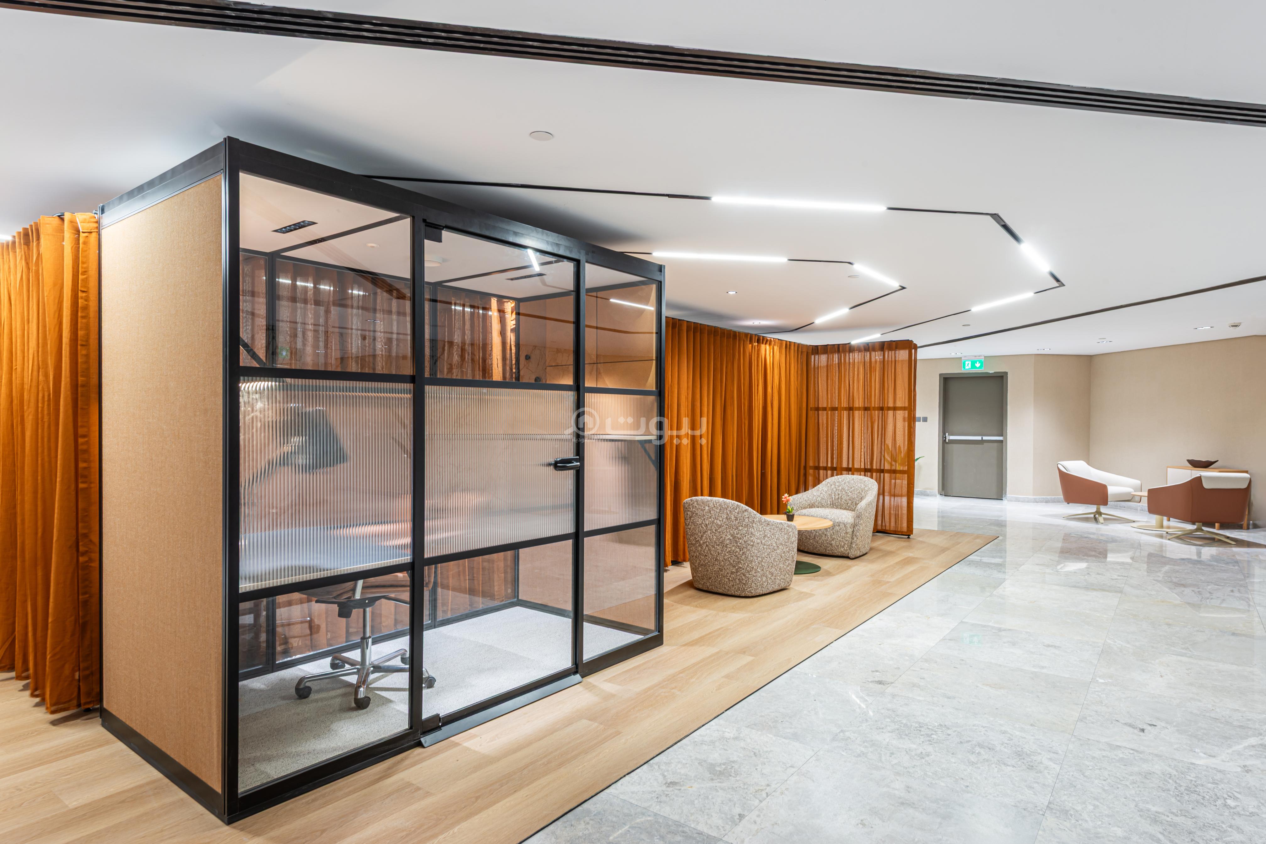 مكتب 2800 م² في العليا