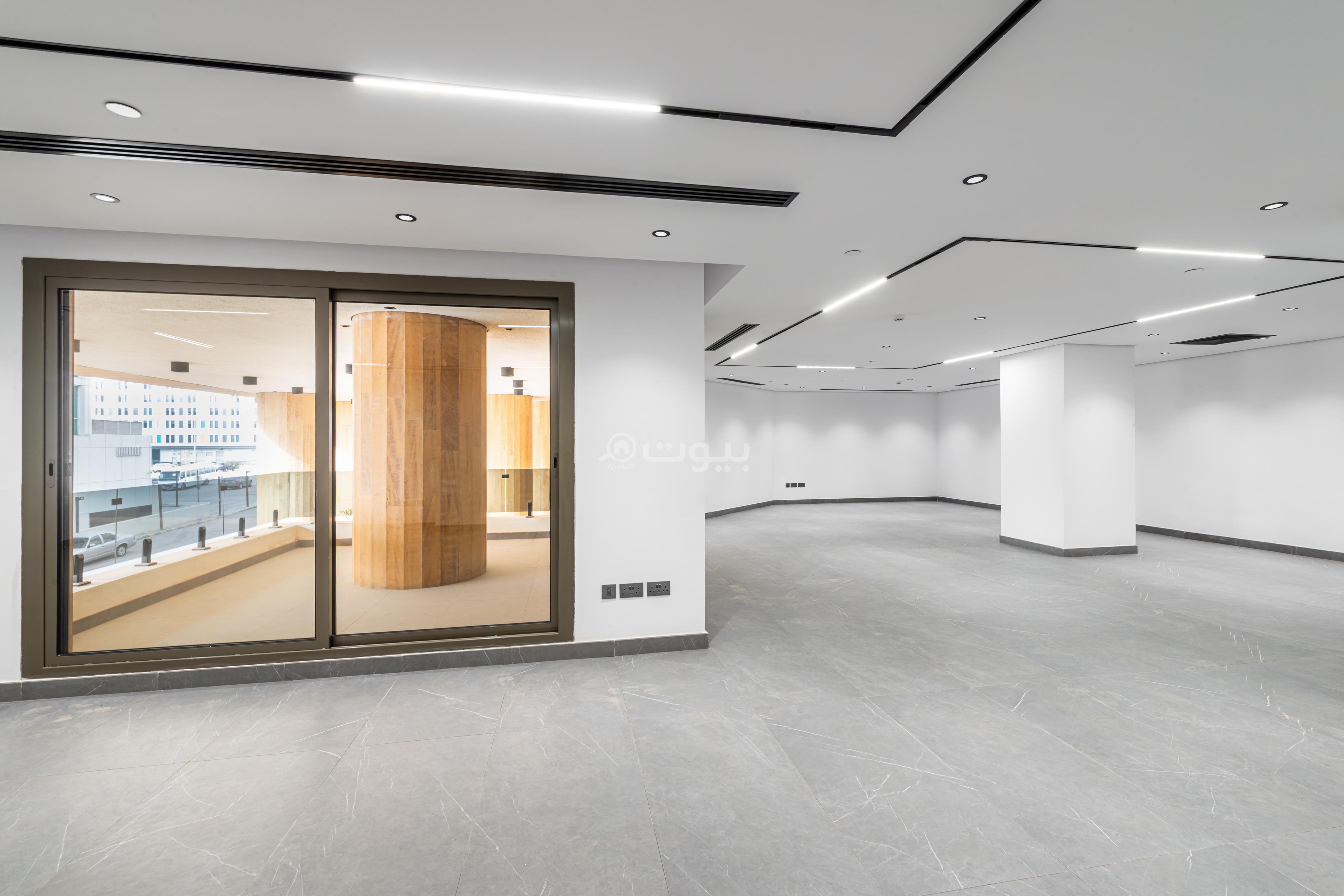 مكتب 2800 م² في العليا