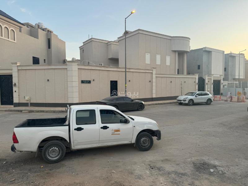 فيلا 6 غرف في الملقا