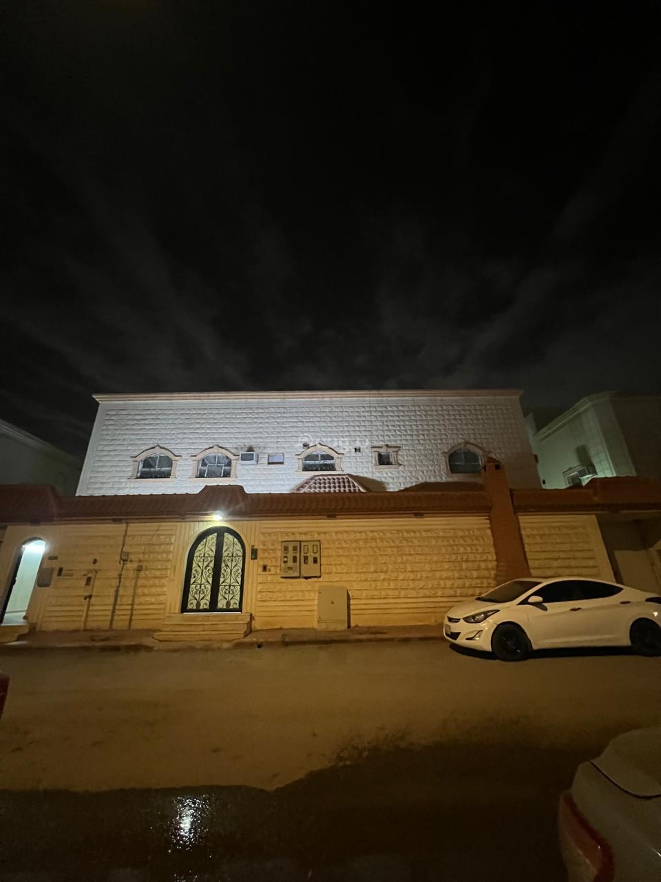 8 bedroom villa in Al Aziziyah
