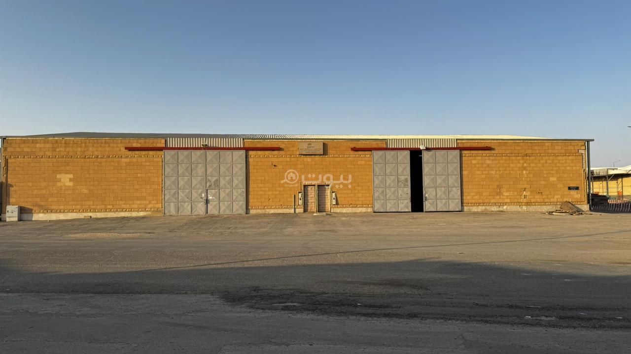 مستودع 5756 م² في البرية