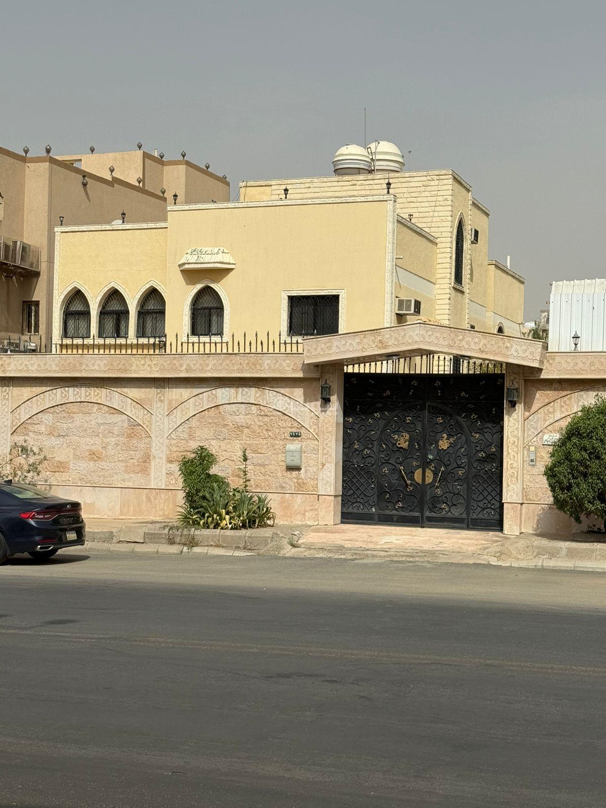 فيلا 9 غرف في العوالي