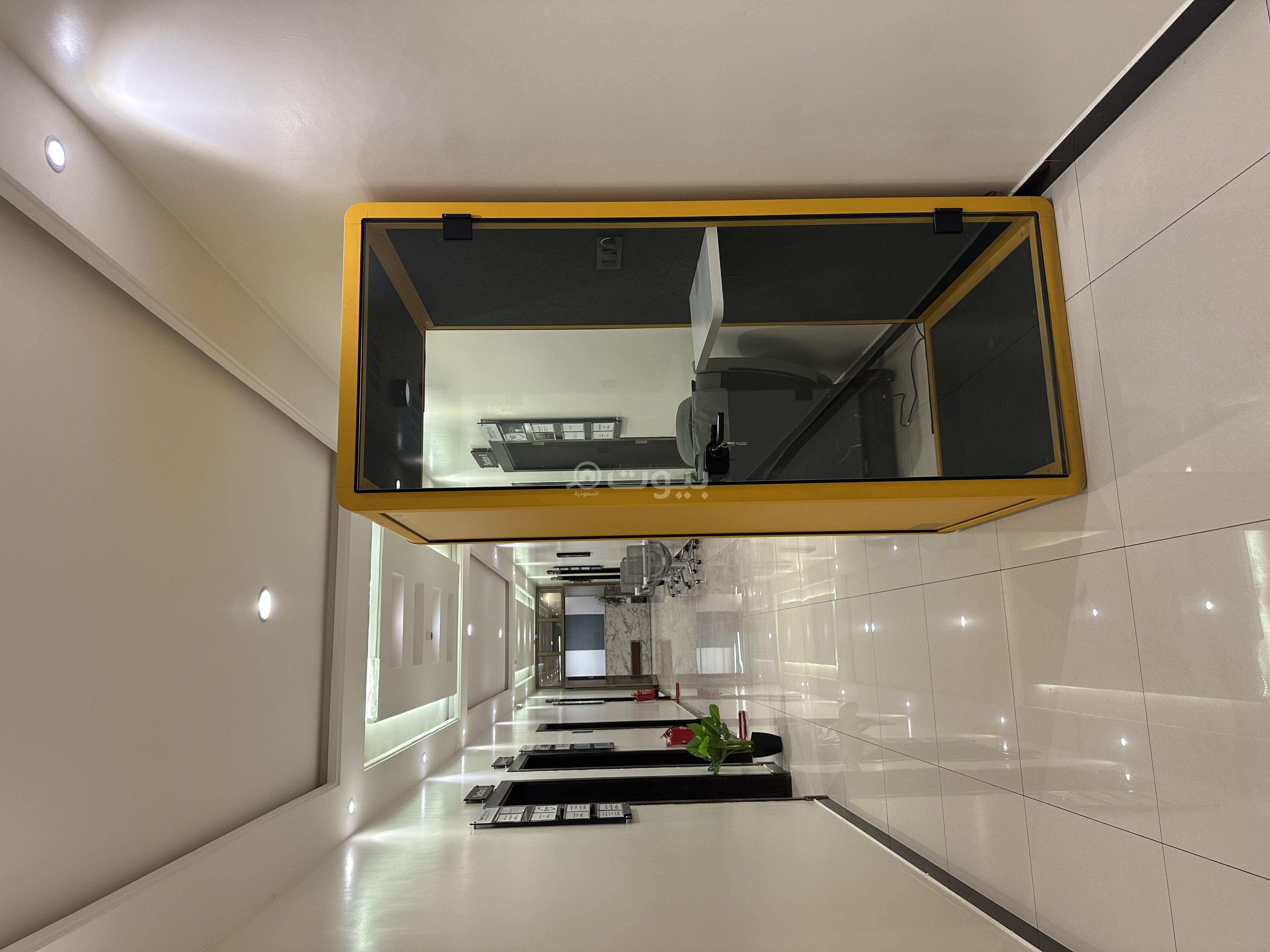 مكتب 884 م² في العارض