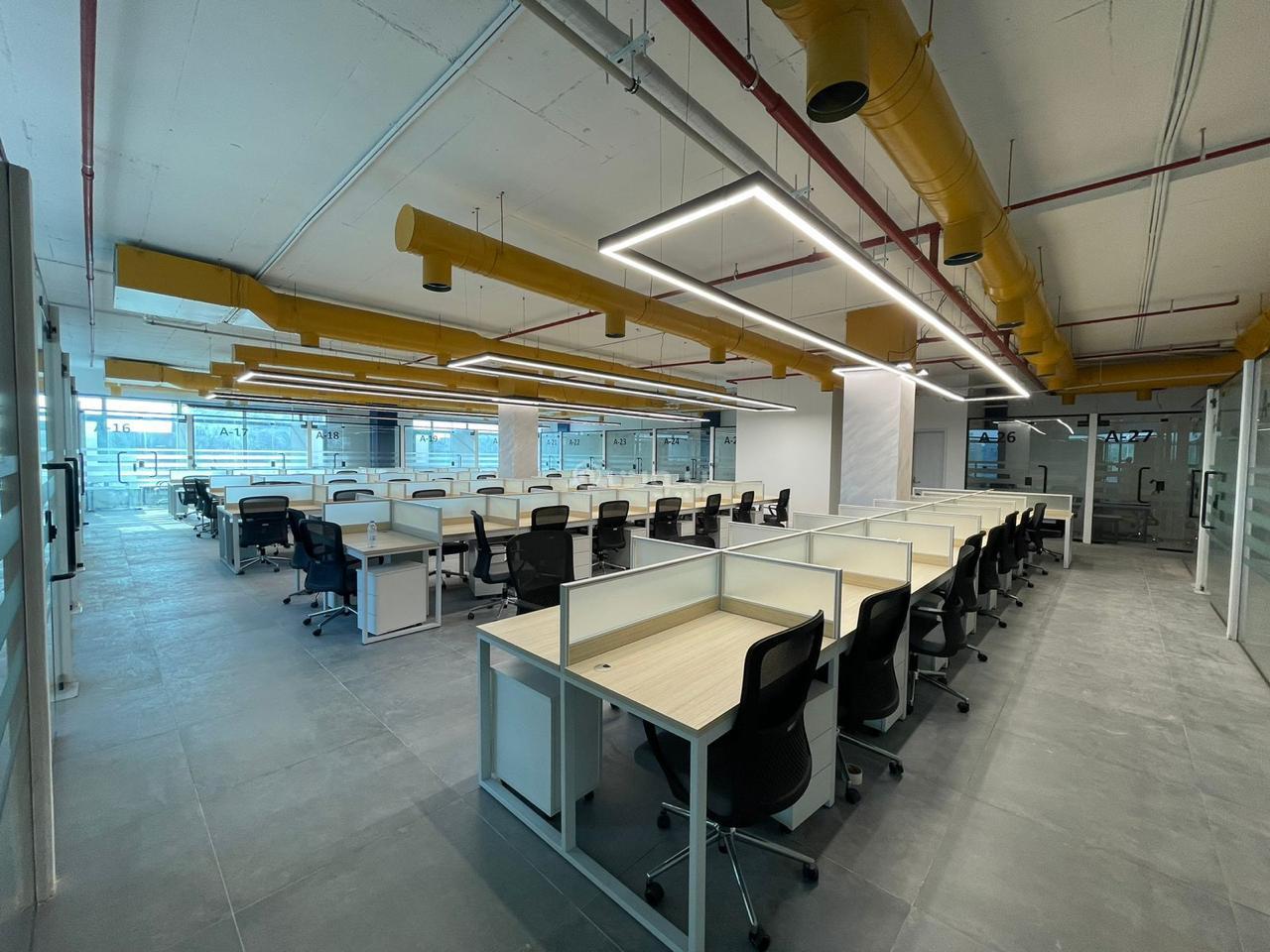 مكتب 884 م² في العارض