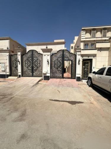 6 bedroom villa in Al Rimal