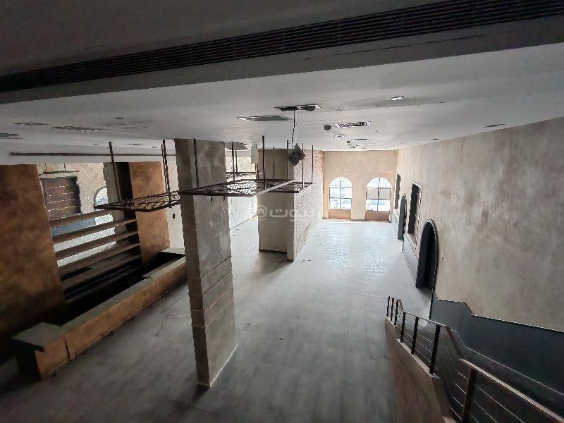 محل 1500 م² في الربيع