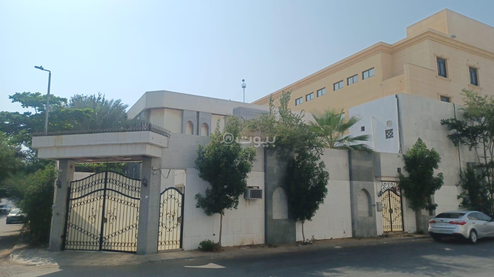 فيلا 10 غرف في الروضة