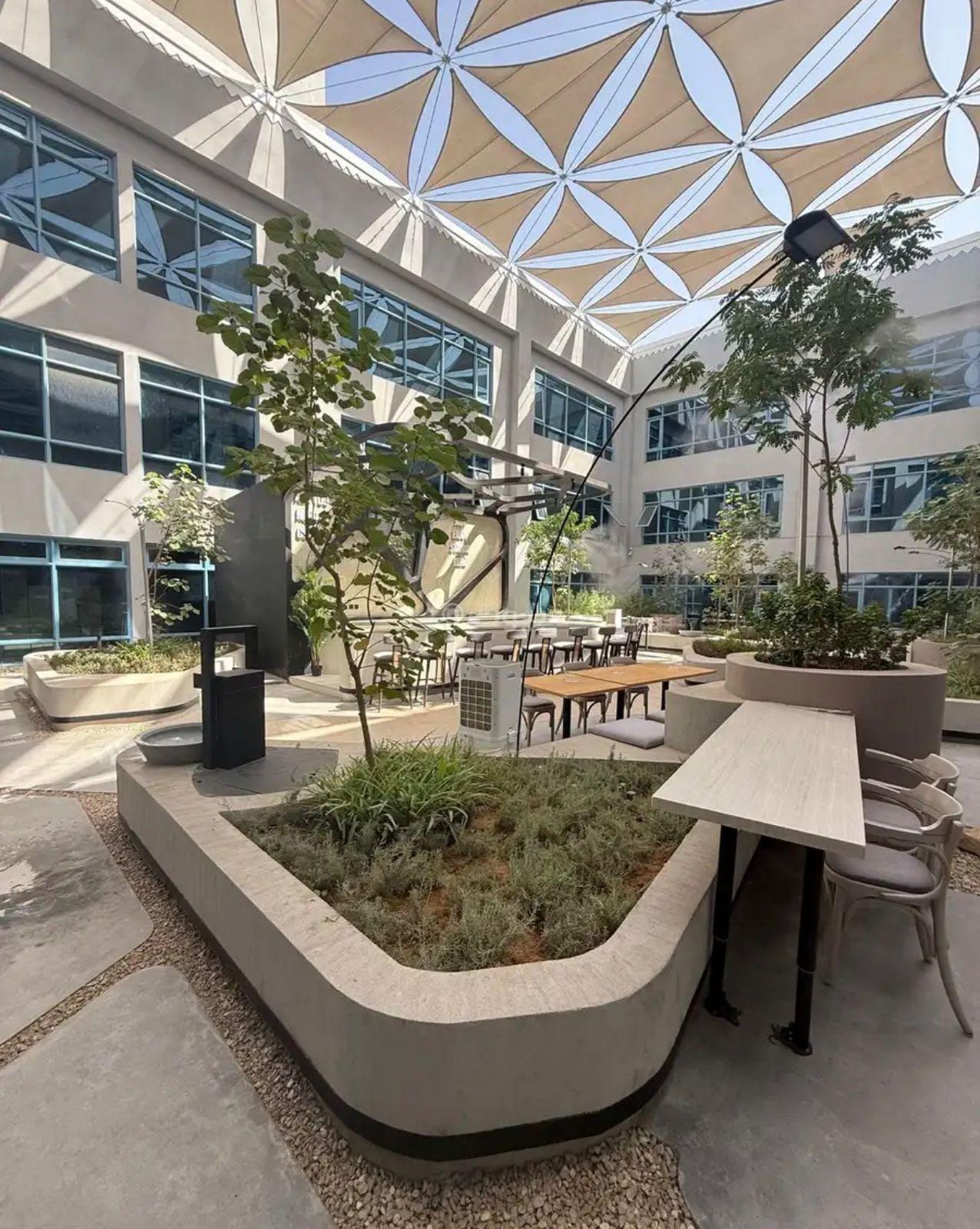 مكتب 5000 م² في الدريهمية