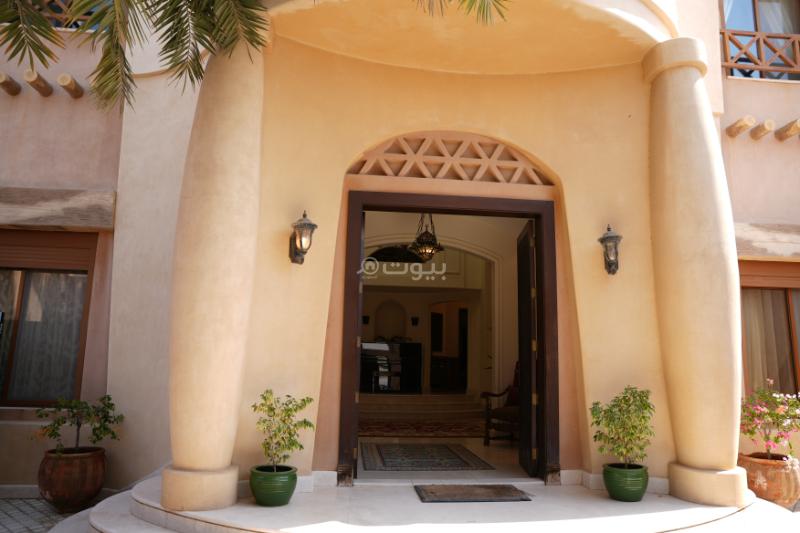 فيلا 6 غرف في الشاطئ