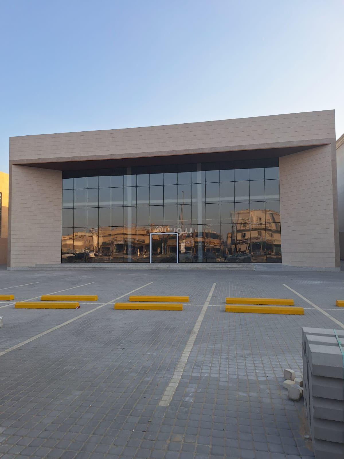 محل 2100 م² في الشراع