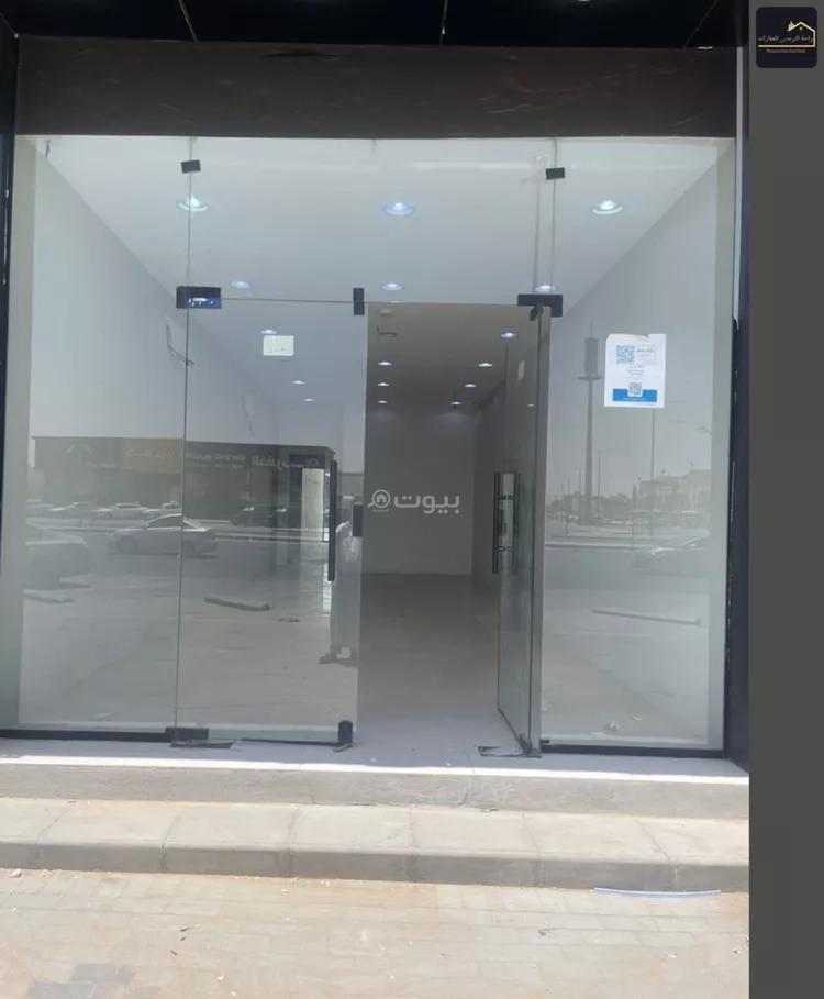 محل 900 م² في ظهرة لبن