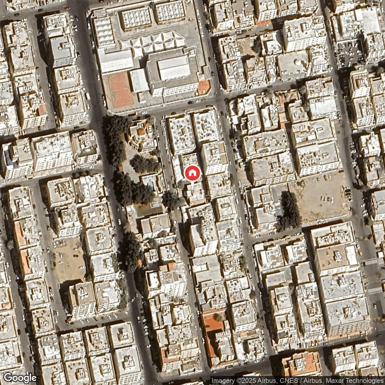 شقة  في العزيزية