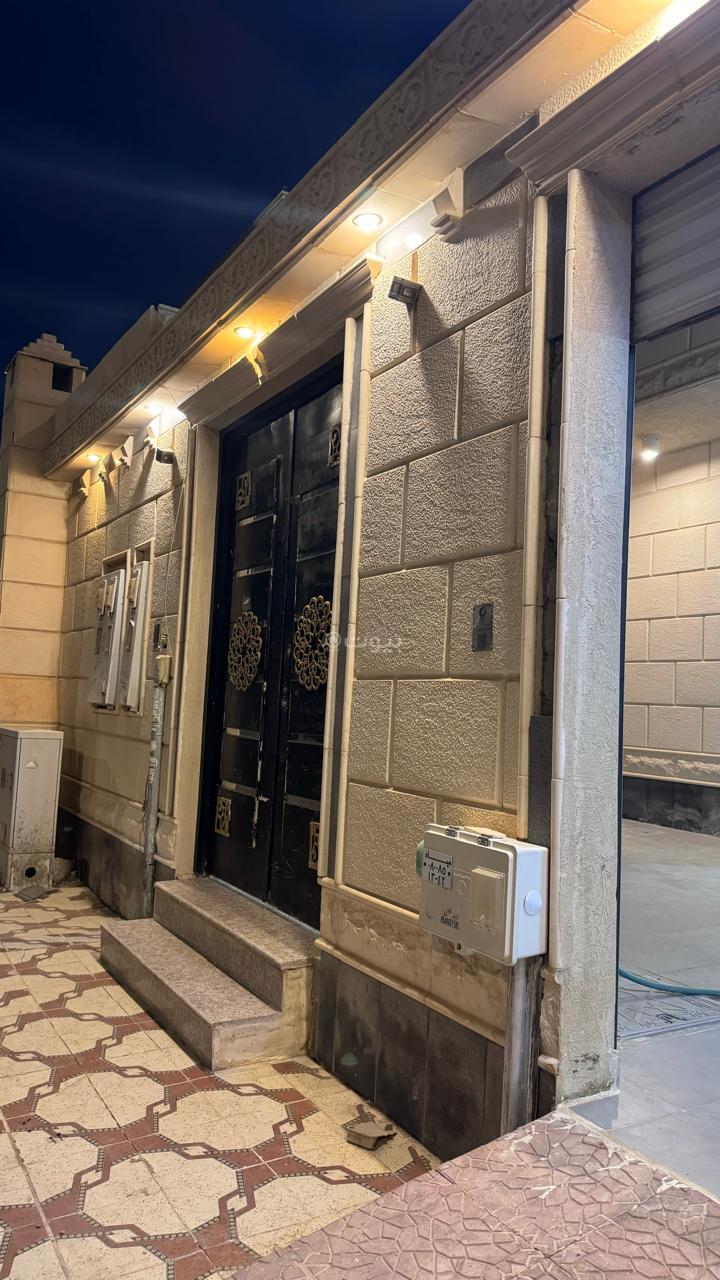 فيلا 4 غرف في عكاظ