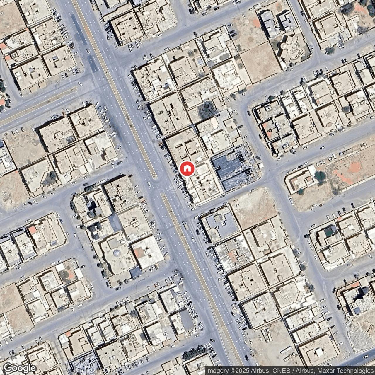 محل 1225 م² في العقيق