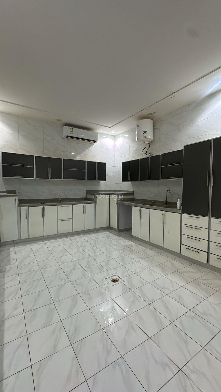 5 bedroom villa in Al Janadriyah