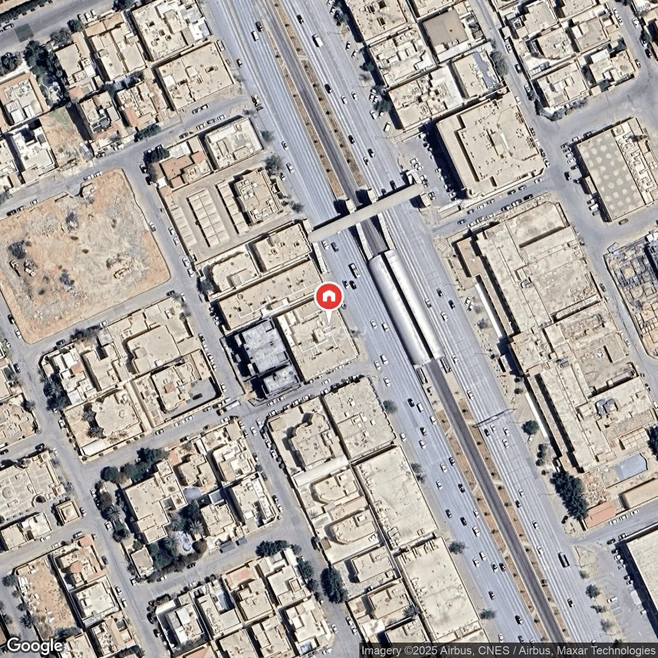 مكتب 1480 م² في الورود