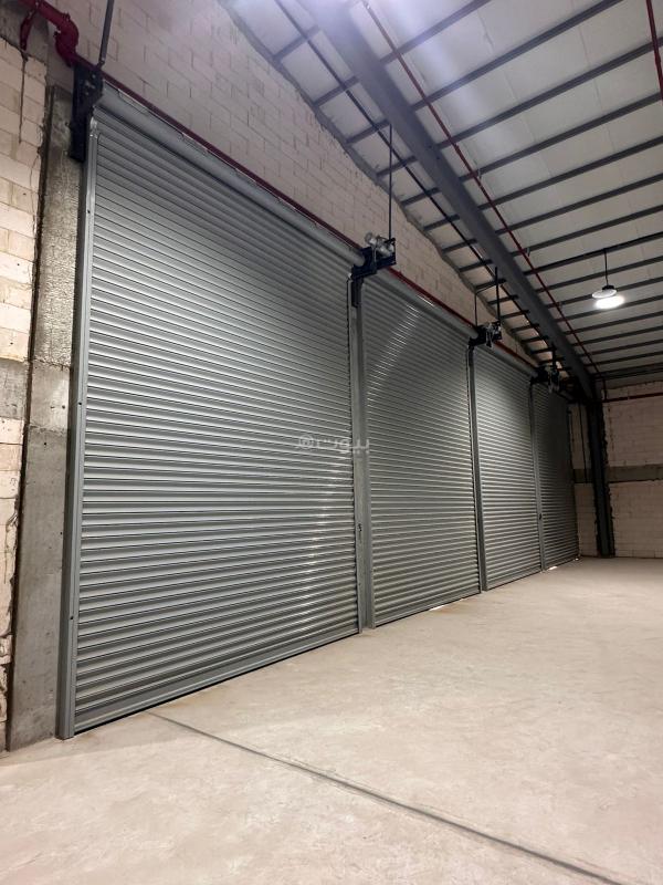 مستودع 3400 م² في السلي