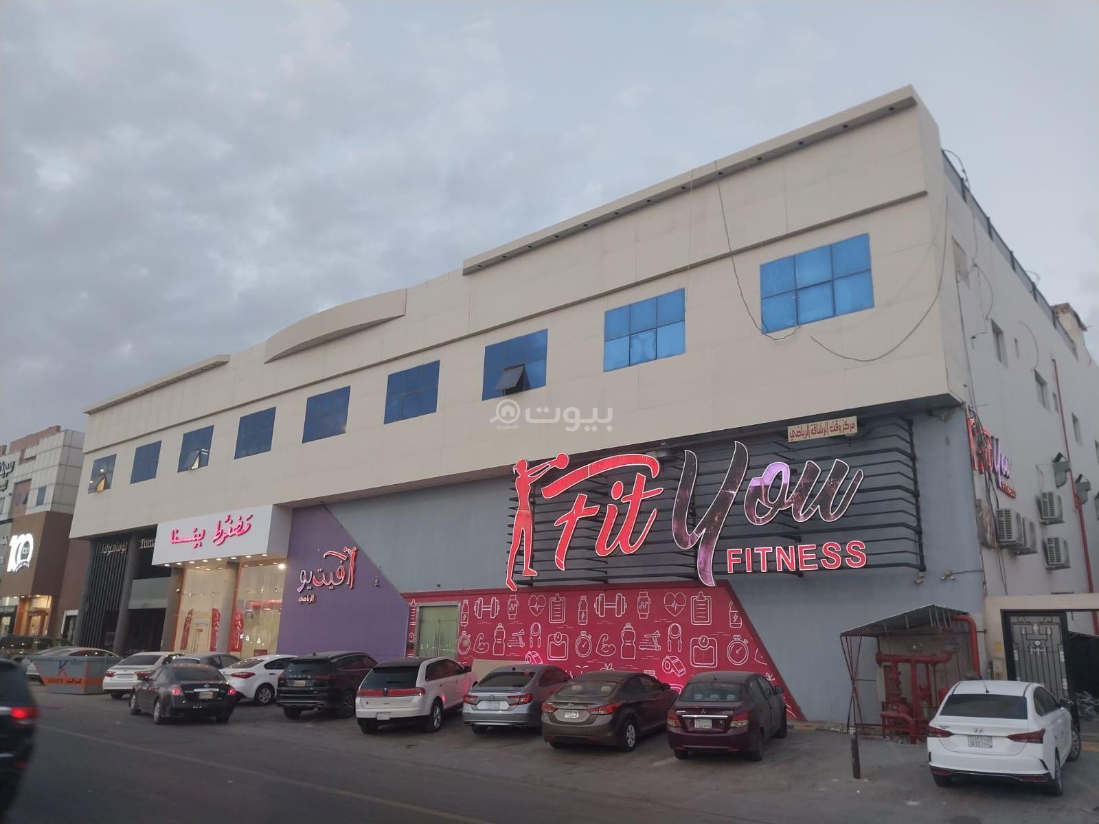 محل 1040 م² في السويدي الغربي