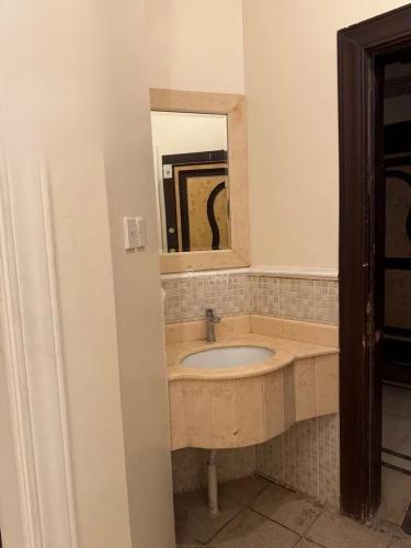 شقة 3 غرف في الغدير