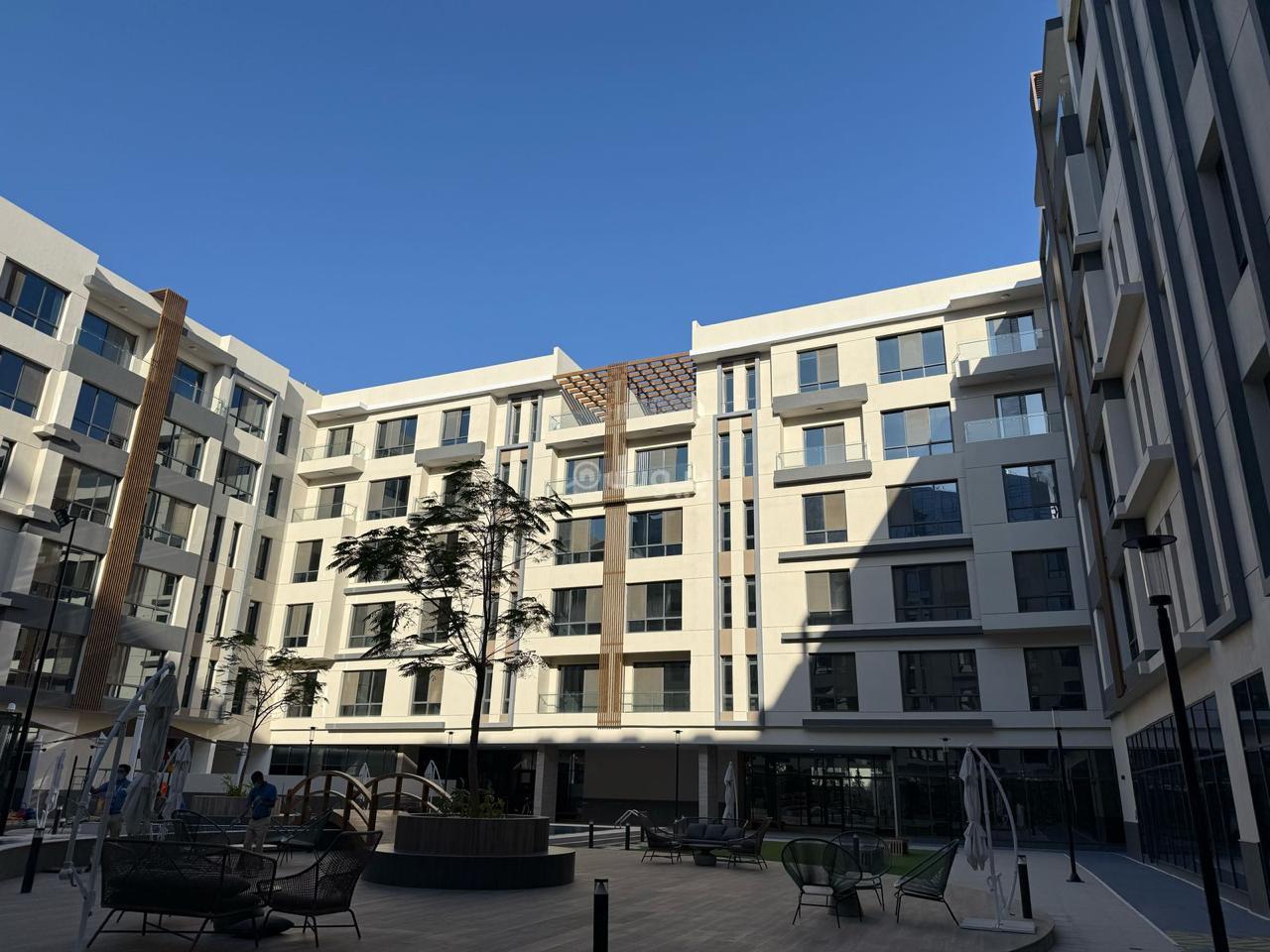 شقة 5 غرف في السلامة