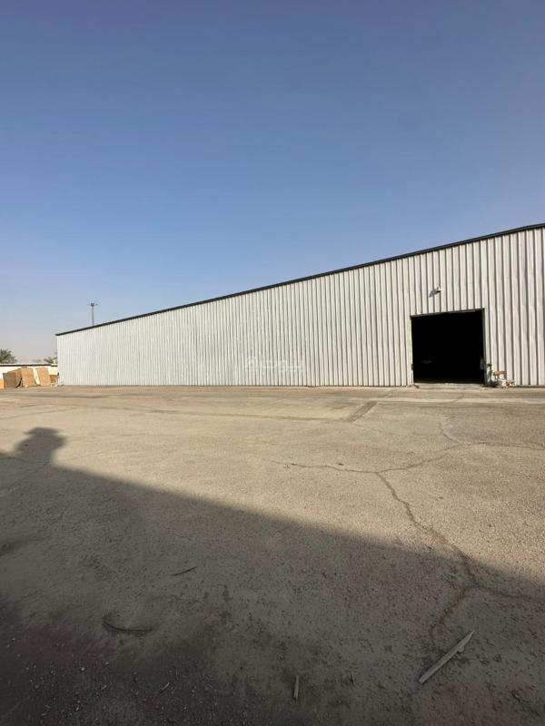 مستودع 5000 م² في السلي