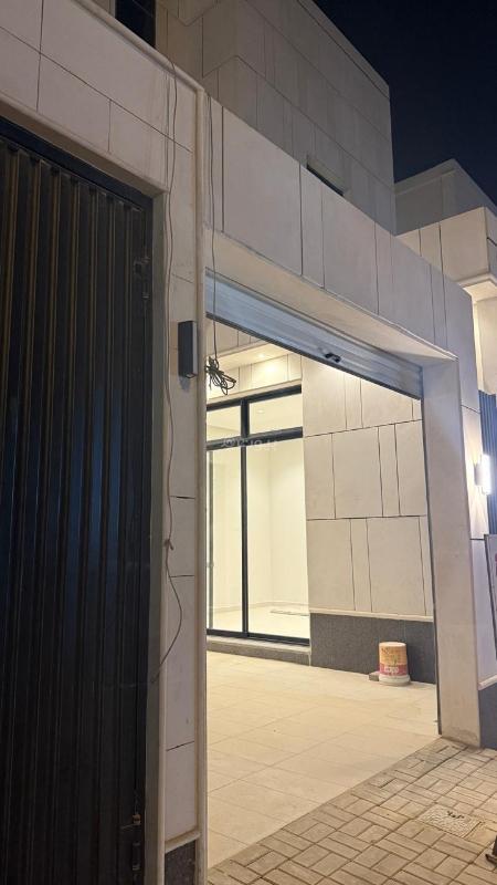 4 bedroom villa in Al Janadriyah