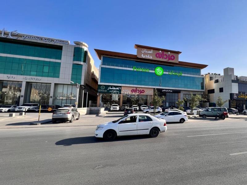 محل 2415 م² في الملقا