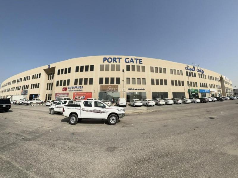 محل 2400 م² في الدمام