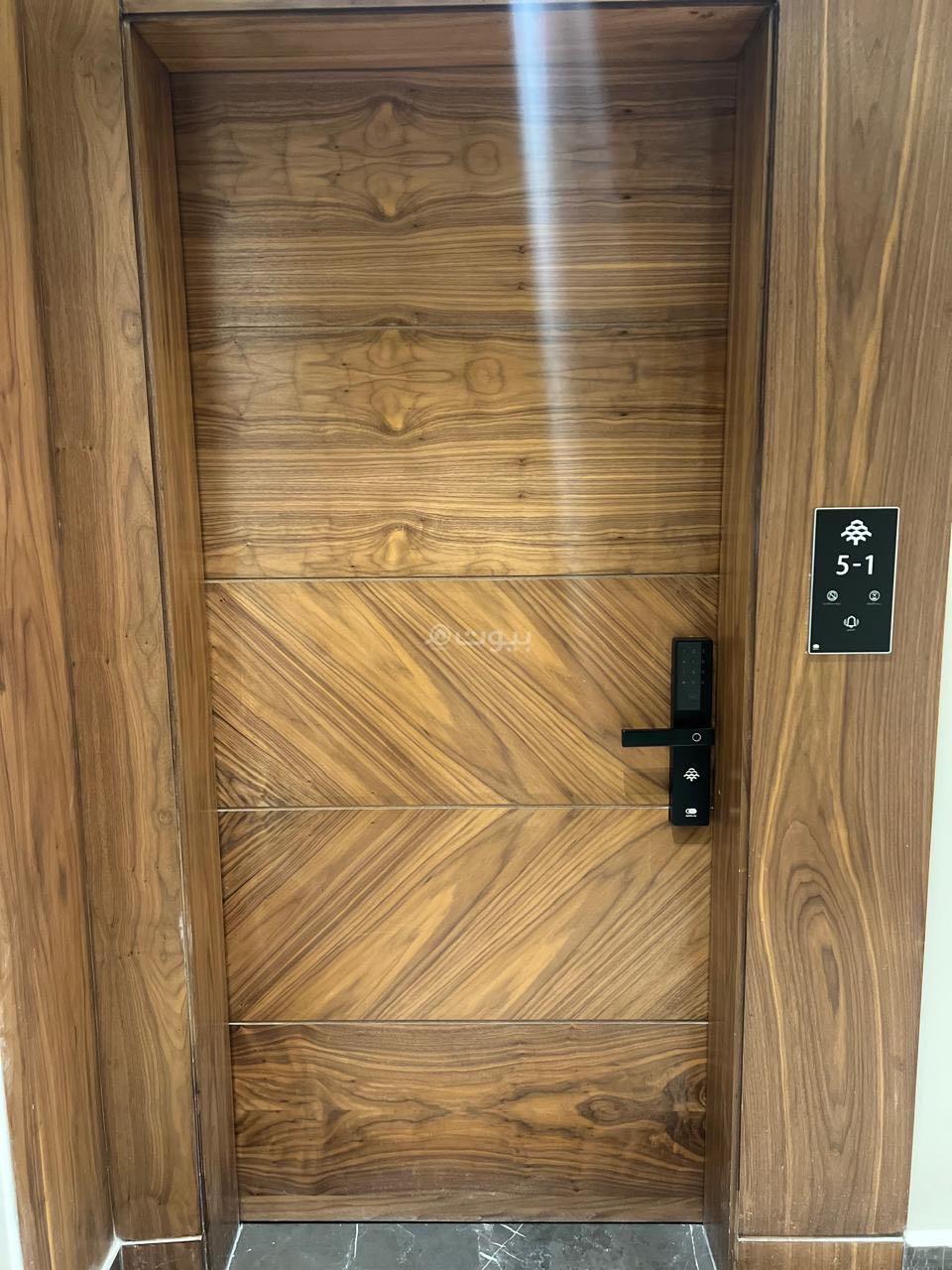 شقة 5 غرف في الحمرا