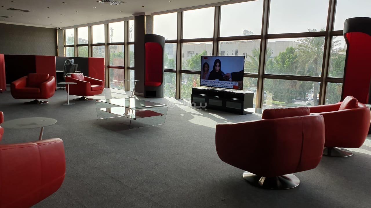 مكتب 450 م² في العليا