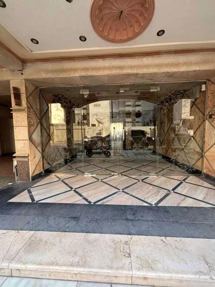 شقة 5 غرف في السلامة