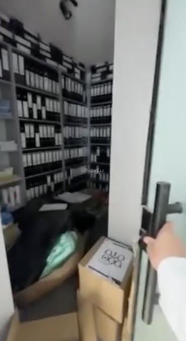 مكتب 879 م² في العارض