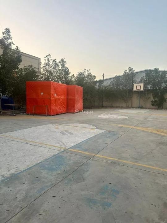 مستودع 1350 م² في السلي